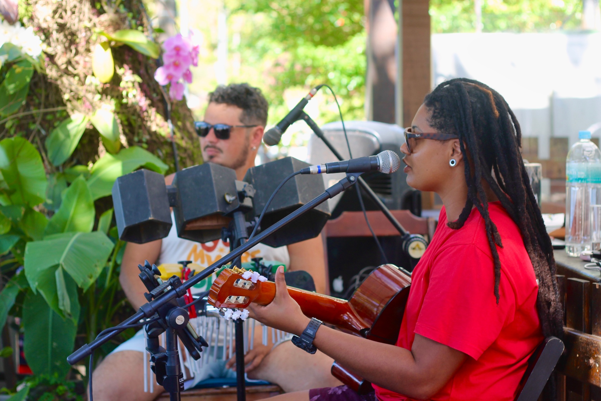 Música ao vivo à beira-mar